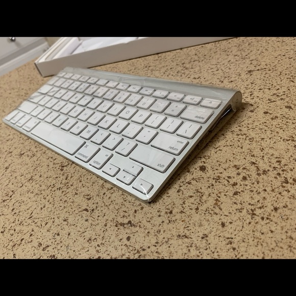 Apple Wireless Keyboard - Picture 4 of 7